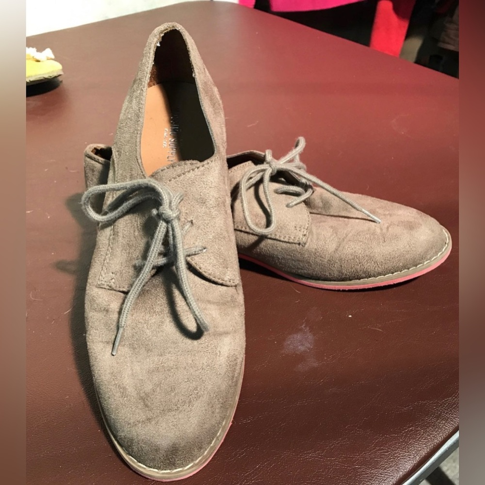 Oxfords women’s shoes Suede Tan Oxfords Women’s Size 8.5 with Red sole